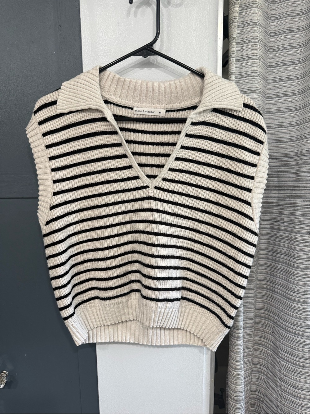 moon & madison Cream and Black Striped V‑Neck Sleeveless Sweater Vest